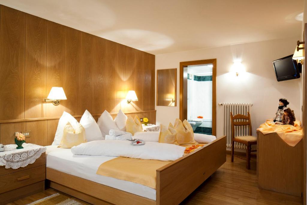 Mountain Hotel Mezdi Colfosco Room photo